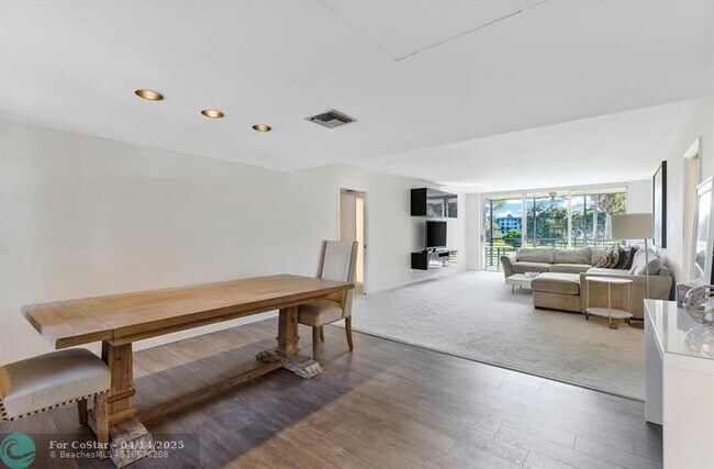 Photo - 3850 Oaks Clubhouse Dr Unit 208