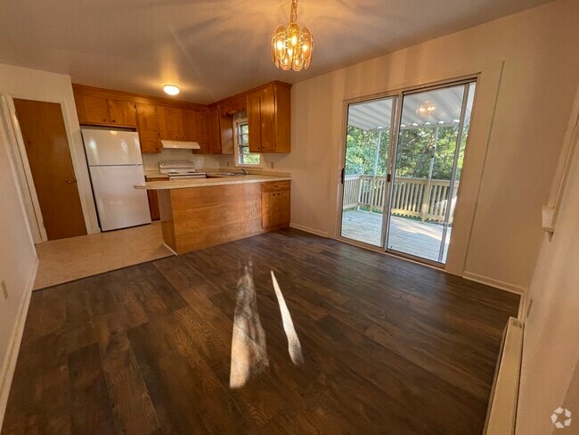 Building Photo - 251 Gilbert Rd Rental
