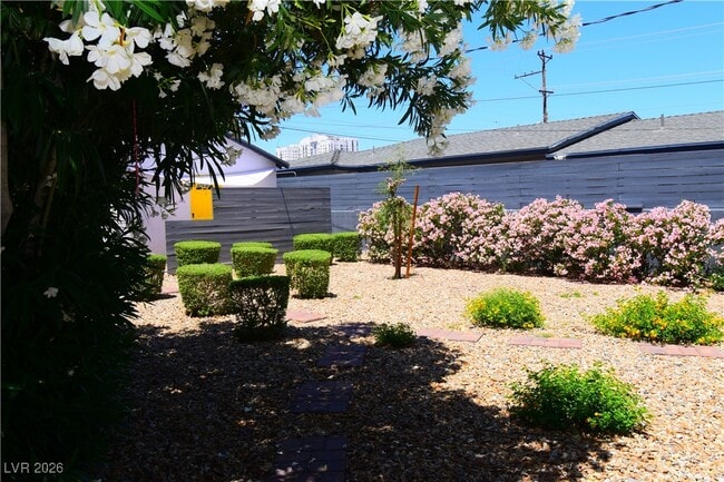 Photo - 308 S 10th St