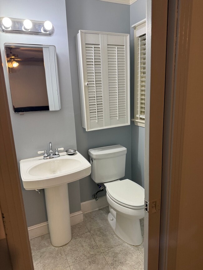 Photo - 212 White Oak St