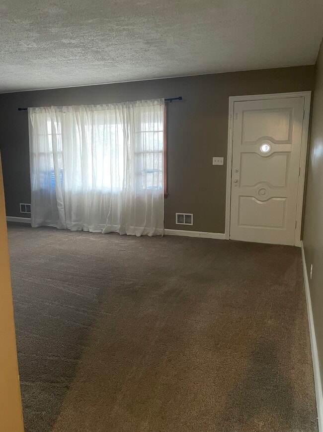 Living room - 2606 Crums Ln