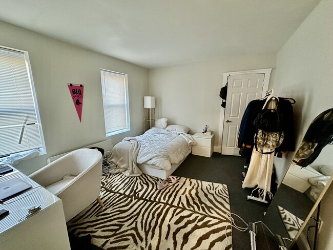 Photo - 845 Beacon St