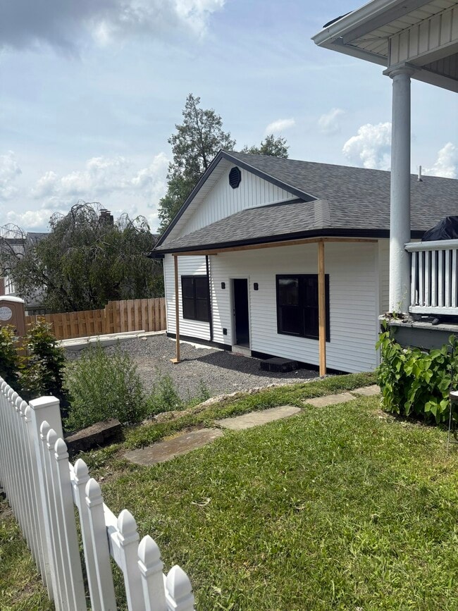 Building Photo - 515 Harrison Ave Rental