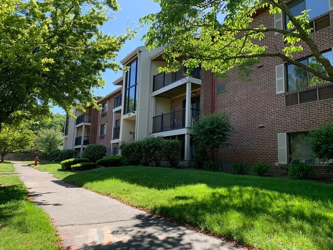 Building Photo - 2360 Commonwealth Ave Unit 1-2