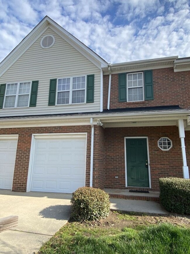 Refreshed 2 Bed Townhome in South Charlott... - Refreshed 2 Bed Townhome in South Charlott...
