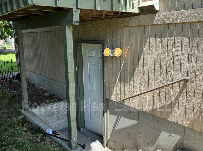 823 E Bismark Ave
