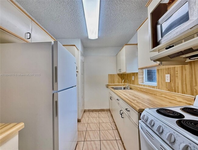 Photo - 424 SW 7th St Unidad 404