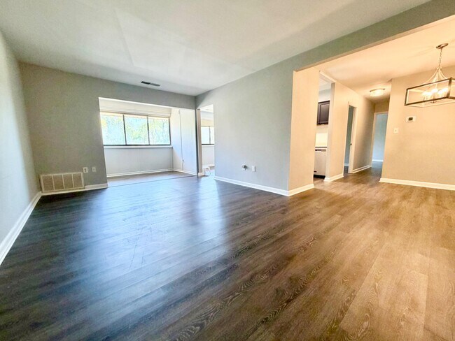 Photo - 140 Royal Oak Dr Unit I