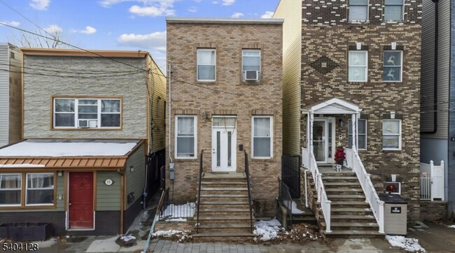 Photo - 15 Wales Ave