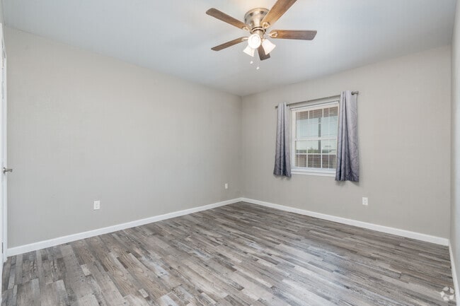 2BA, 1.5BA - 725SF - Primary Bedroom