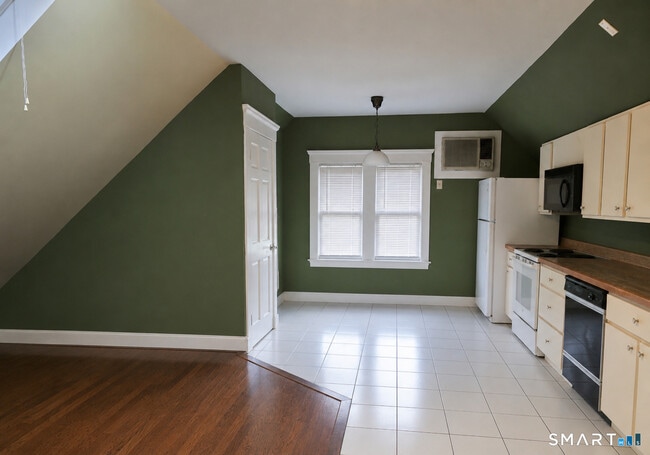 Building Photo - 122 Atwater St Unit 3