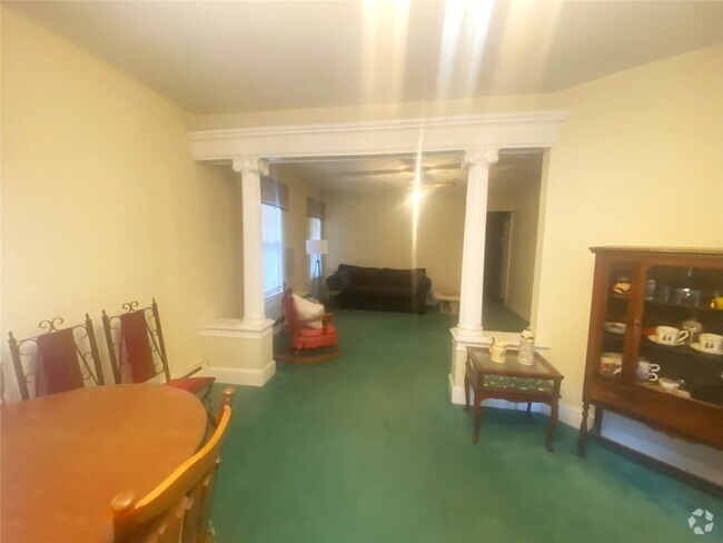 Building Photo - 33 Fayette St Unit Apt 1S