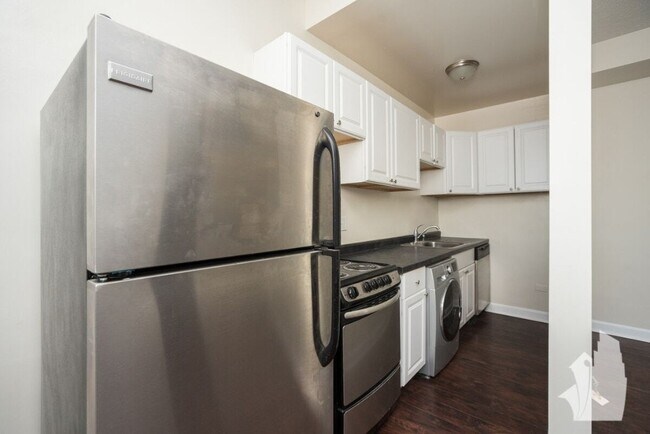 Photo - 3345 N Marshfield Ave Apartment Unit 207