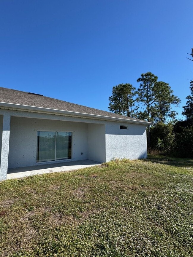 Photo - 3 Bed 2 Bath Duplex in Lehigh Acres