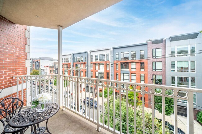 Photo - 108 Monroe St Condo