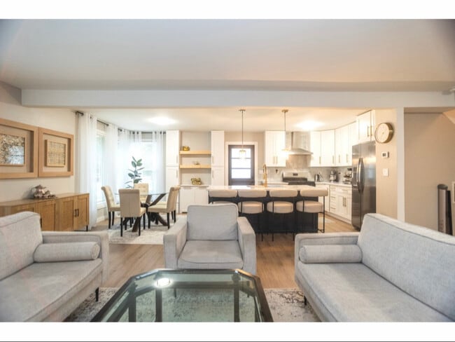 Photo - 726 Lawler Ave