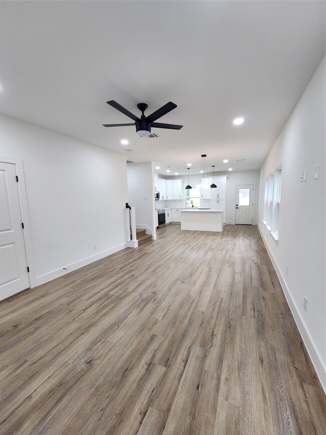 Photo - 650 Everett St Unit B