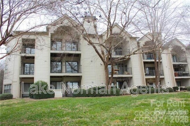 Building Photo - 18817 Nautical Dr Unit 104