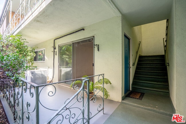 Photo - 446 S St Andrews Pl Unit 3