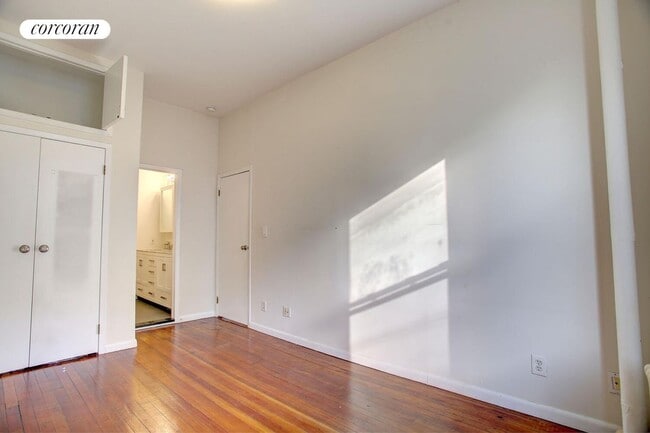 Photo - 83 W Washington Pl