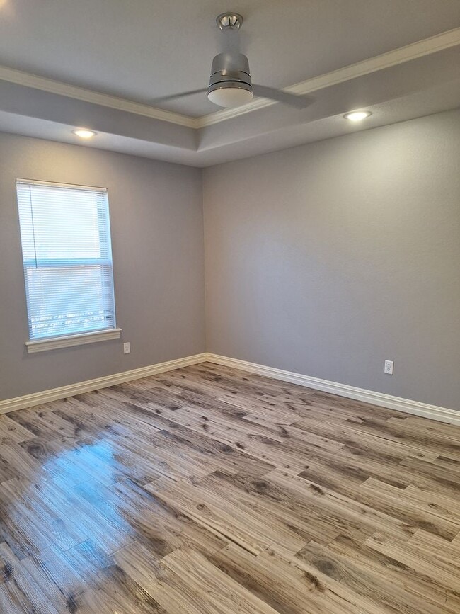 Photo - 3 bedroom Duplex with move in special