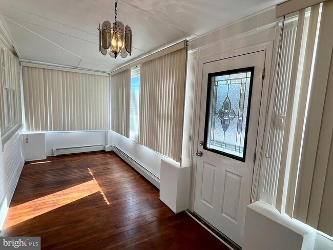 Building Photo - 16 Eldridge Ave