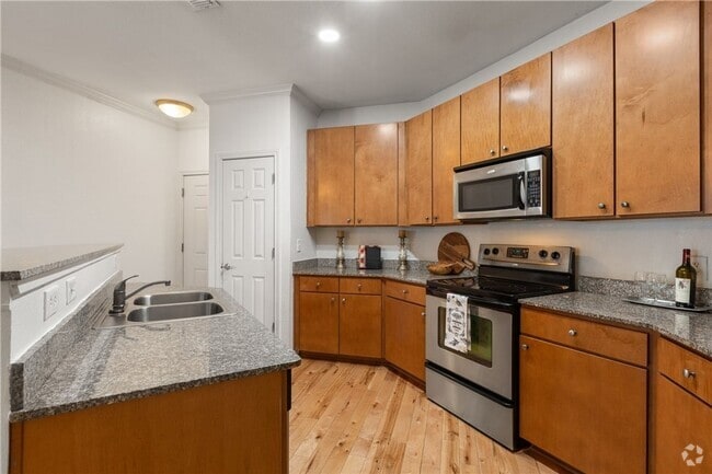 Building Photo - PRE-LEASE 2025/2026: Poolside 2-Bedroom, 2... Rental