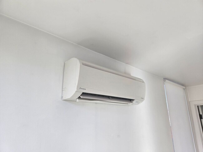 Photo - N Vancouver (3215) Unit ADU