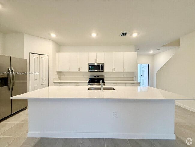 Building Photo - 5033 Oakmont Dr Rental