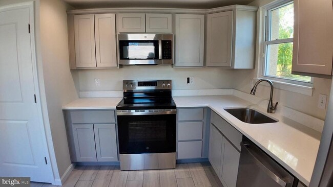 Photo - 718 Erlen Rd