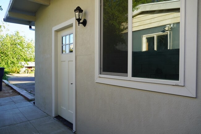 Building Photo - 38947 Yucca Tree St Unit Guest House