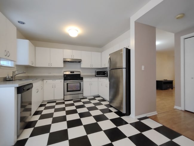 Photo - 7241 Franklin St