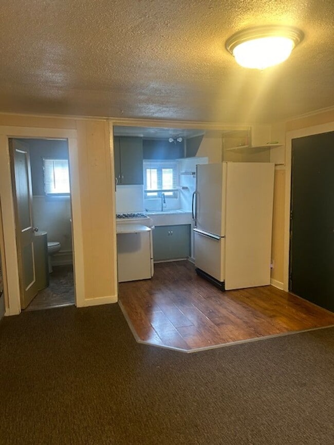 Photo - Cozy 2 Bedroom Home with Fenced Yard & Washer/Dryer – Ideal Rental Starter!