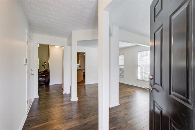 Photo - 1204 Gates Cir SE