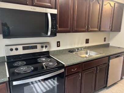 Photo - 64 Hawthorne Ct NE