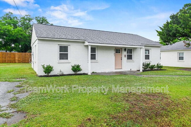 Photo - 3107 Azalea Dr