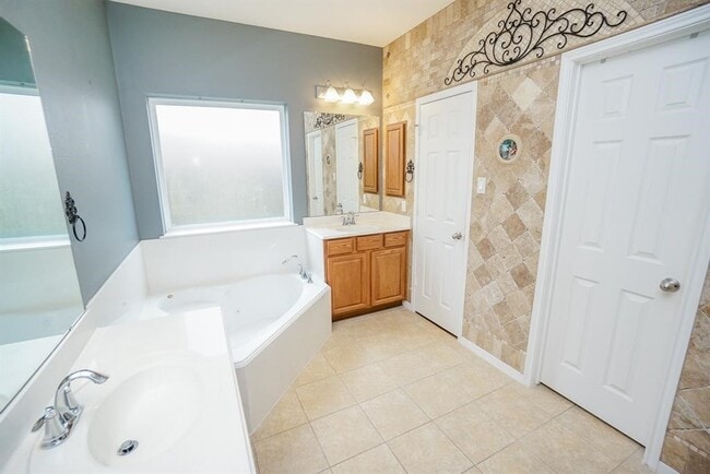 Photo - 3211 London Ln