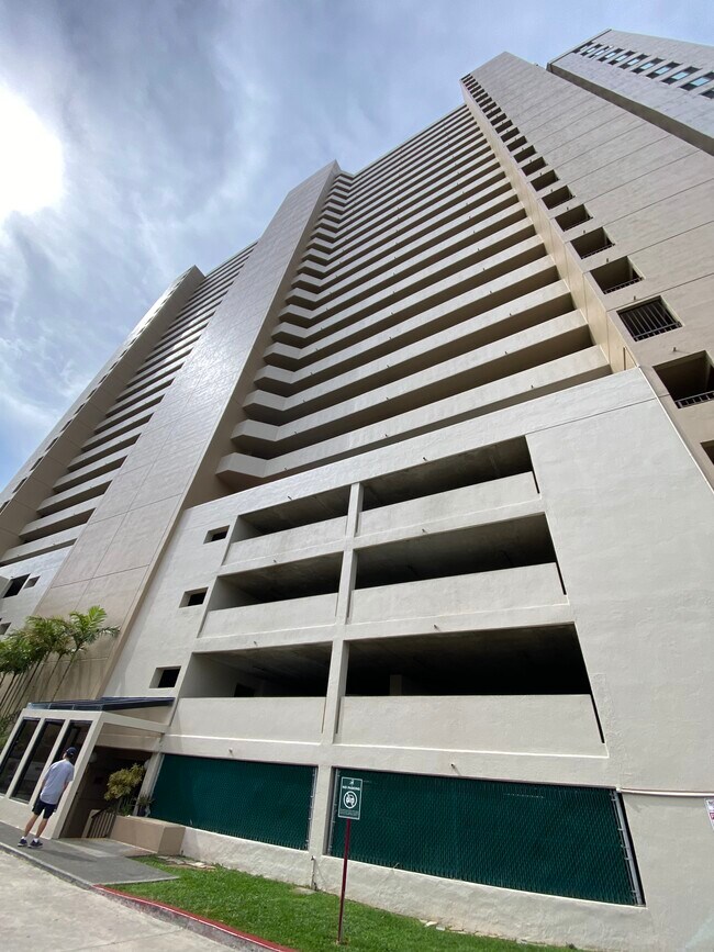 Building - 2916 Date St Unidad 19J