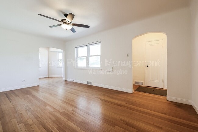 Photo - 2856 Elm St
