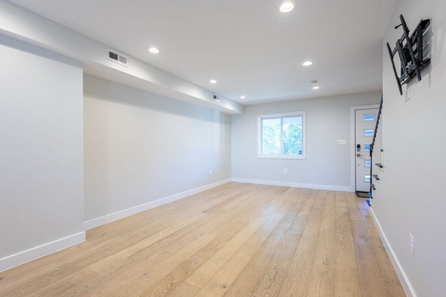 Photo - Beautiful 3 BR/3 BA Townhome in Brentwood!