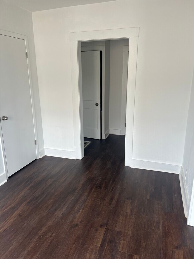 Photo - 1110 N Main St