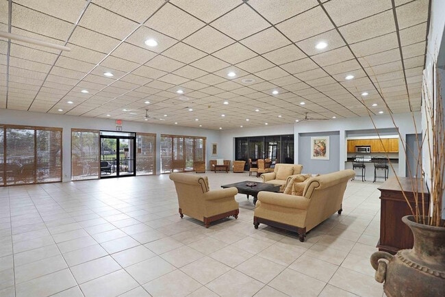 Photo - 1240 S Military Trail Unidad 1121