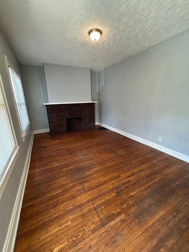 Photo - 1138-1138 Oakwood Ave Unit 1138