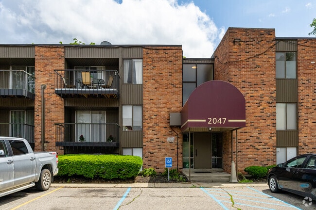 Building Entrance - Jackson West