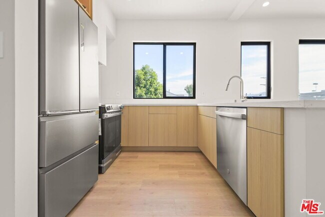 Photo - 2671 Benedict St Unidad C