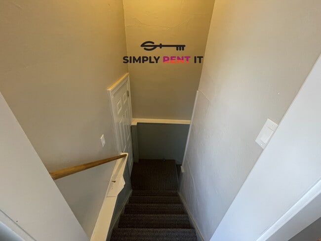 Photo - Renovated 2 Bedroom on Campus, Free Parkin... Unit 519