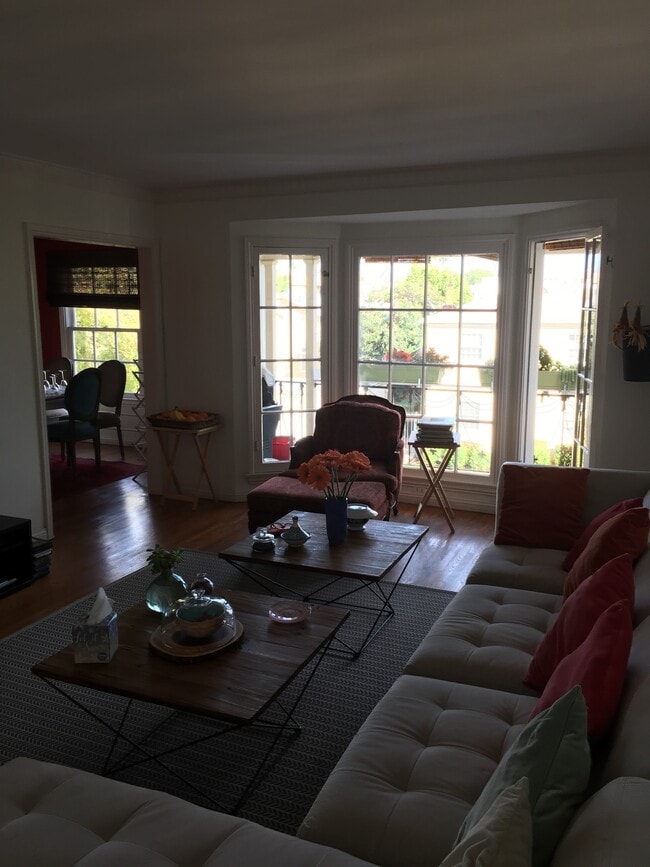 Building Photo - 605 Midvale Ave Unit 611 Rental