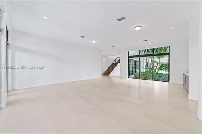 Photo - 16680 Botaniko Dr N