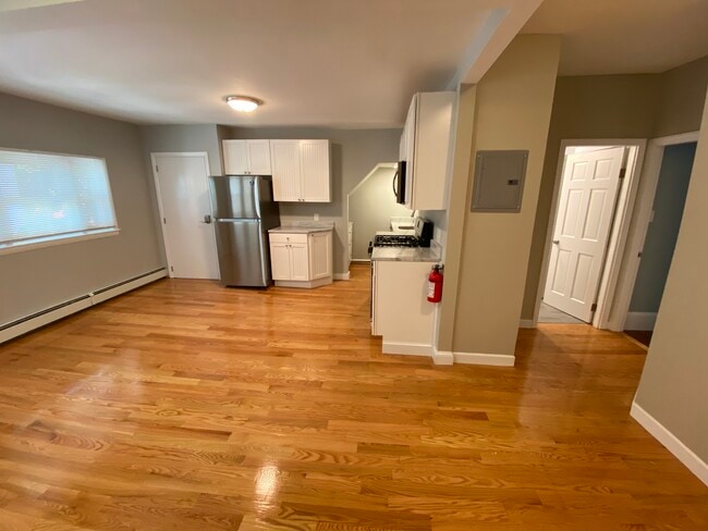 Building Photo - 73 Hall Ave Unit 2