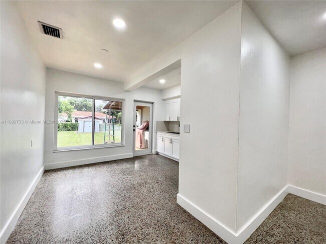 Photo - 11020 NE 10th Ave